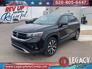 2022 Volkswagen Taos 1.5T SE in a Deep Black Pearl exterior color and Blackinterior. Legacy Auto Center 620-315-9264 legacyautocenter.net 