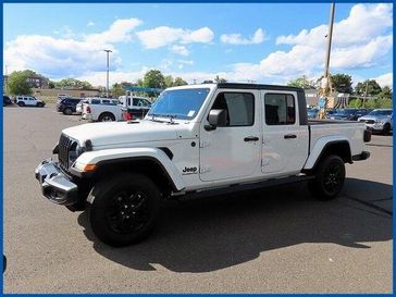 Used 2022 Jeep Gladiator Altitude