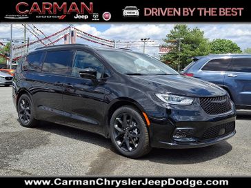 New 2026 Chrysler Pacifica Select