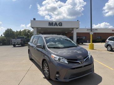 Used 2018 Toyota Sienna XLE Premium