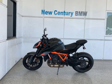 2020 KTM 1290 SUPER DUKE R  in a Black exterior color. New Century Motorcycles 626-943-4648 newcenturymoto.com 