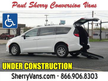 Used 2026 Chrysler Pacifica Select