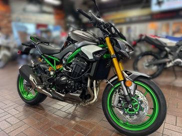2025 Kawasaki Z900 SE ABS 