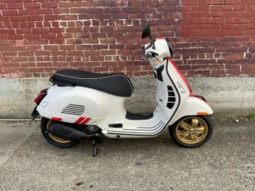 2022 Vespa GTS 300 RACING SIXTIES