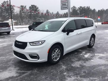 New 2026 Chrysler Pacifica Select