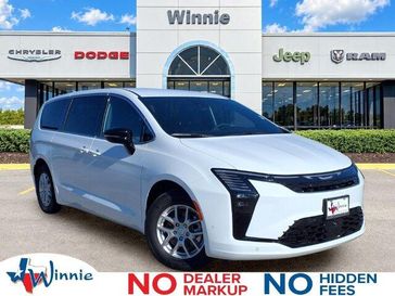 New 2027 Chrysler Pacifica Select