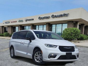 Used 2026 Chrysler Pacifica Select