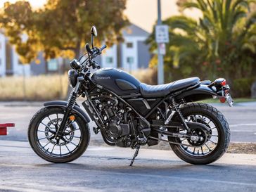 2025 HONDA SCL500 MATTE BLACK METALLIC 