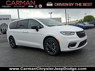 New 2026 Chrysler Pacifica Select