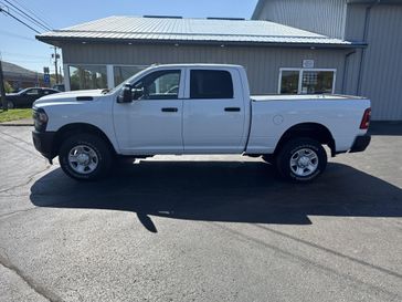 2024 RAM 2500 Tradesman Crew Cab 4x4 6'4' Box