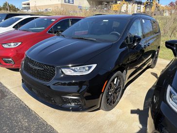 New 2026 Chrysler Pacifica Limited
