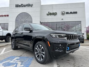 2024 Jeep Grand Cherokee Overland 4xe in a Diamond Black Crystal Pearl Coat exterior color. McCarthy Jeep Ram 816-434-0674 mccarthyjeepram.com 