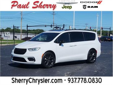 Used 2025 Chrysler Pacifica Limited S