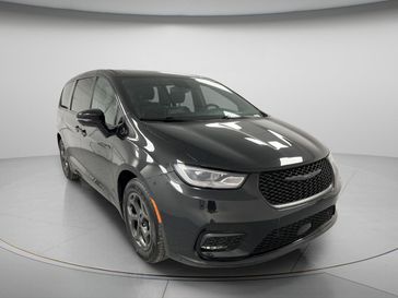 Used 2023 Chrysler Pacifica Hybrid Limited