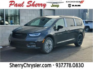 New 2026 Chrysler Pacifica Select