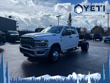 New 2026 RAM 3500 Tradesman Crew Cab Chassis 4x4 60' Ca