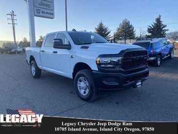 2024 RAM 3500 Tradesman Crew Cab 4x4 6'4' Box