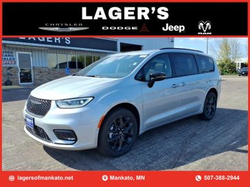 New 2026 Chrysler Pacifica Limited Awd