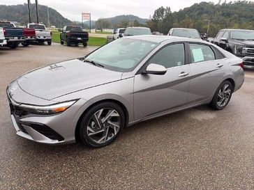 Used 2025 Hyundai Elantra SEL Convenience