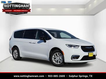 New 2026 Chrysler Pacifica Select