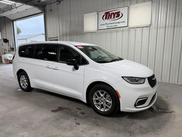Used 2024 Chrysler Pacifica Touring L