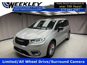 New 2026 Chrysler Pacifica Limited Awd