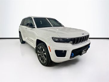 2024 Jeep Grand Cherokee Overland 4xe in a Bright White Clear Coat exterior color and Global Blackinterior. Sheridan Motors Auto (307) 218-2217 sheridanmotors.com 