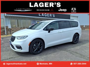 Used 2025 Chrysler Pacifica Limited