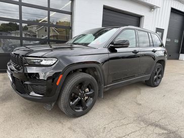 Used 2024 Jeep Grand Cherokee 
