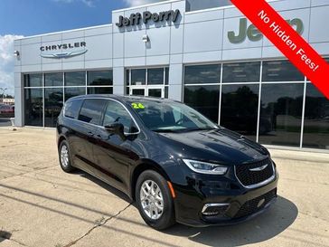 New 2026 Chrysler Pacifica Select