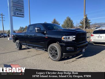 2024 RAM 3500 Laramie Crew Cab 4x4 8' Box