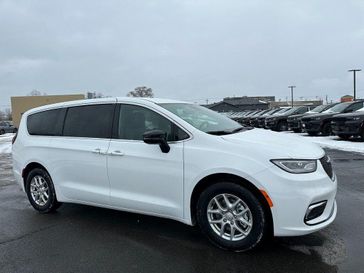New 2026 Chrysler Pacifica Select