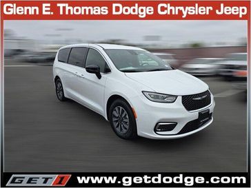 2025 Chrysler Pacifica Plug-in Hybrid Select