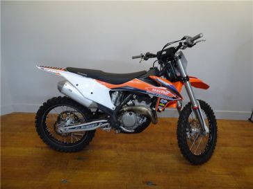 2019 KTM SX 250 F in a Orange exterior color. Parkway Cycle (617)-544-3810 parkwaycycle.com 