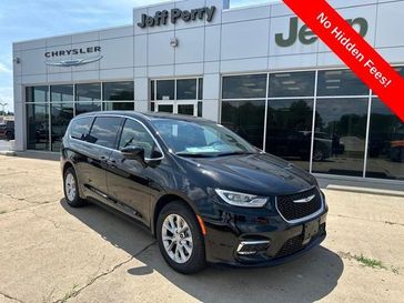 2025 Chrysler Pacifica Select Awd