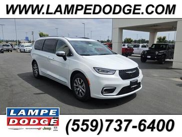 2025 Chrysler Pacifica Plug-in Hybrid Pinnacle