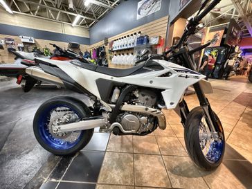 2025 Suzuki DR-Z 4SM Base 