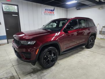 Used 2025 Jeep Grand Cherokee Laredo X 4x4