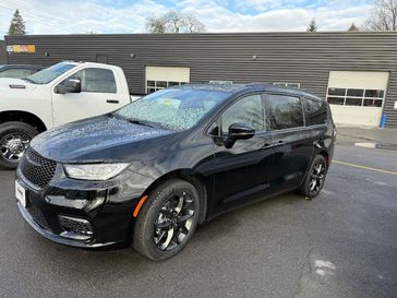 New 2026 Chrysler Pacifica Limited