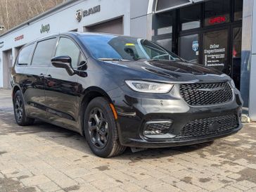 2023 Chrysler Pacifica Plug-in Hybrid Touring L