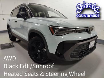 Used 2025 Volkswagen Taos SE Black AWD w/Sunroof
