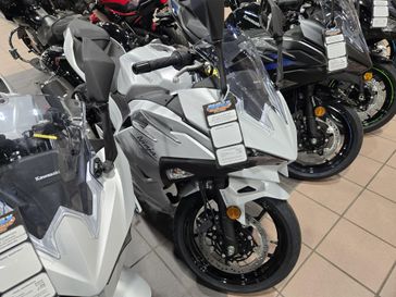 2025 Kawasaki NINJA 500 ABS METALLIC MATTE WHITISH SILVER AND METALLIC MOONDUST GRAY