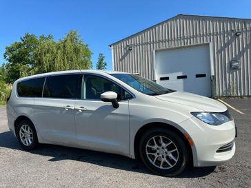 Used 2017 Chrysler Pacifica LX