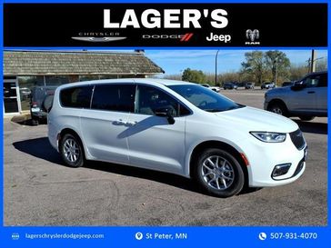 New 2026 Chrysler Pacifica Select