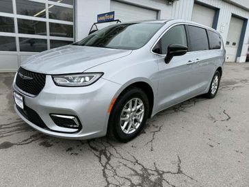 Used 2024 Chrysler Pacifica 