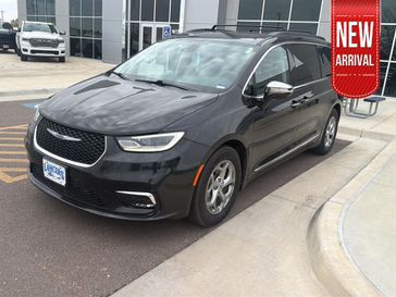Used 2022 Chrysler Pacifica Limited