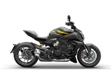 2025 Ducati DIAVEL V4  BLACK