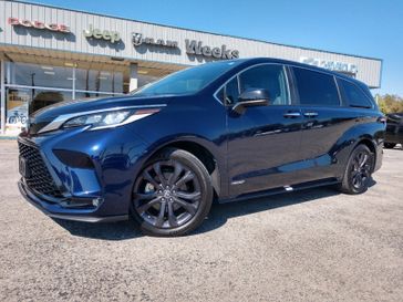 2021 Toyota Sienna XSE in a BLUE exterior color and Moonstoneinterior. Weeks Chrysler - Jeep Dodge 618-603-2267 weekschryslerjeep.com 