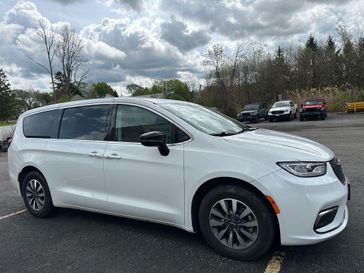 Used 2024 Chrysler Pacifica Hybrid Select