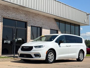 Used 2024 Chrysler Pacifica Touring L